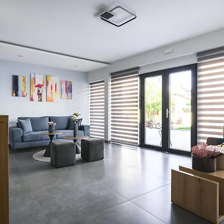 Antheon Aparthotel 4*