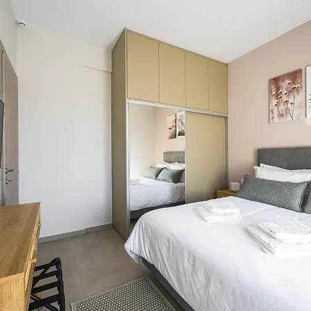 Aparthotel Antheon 4*