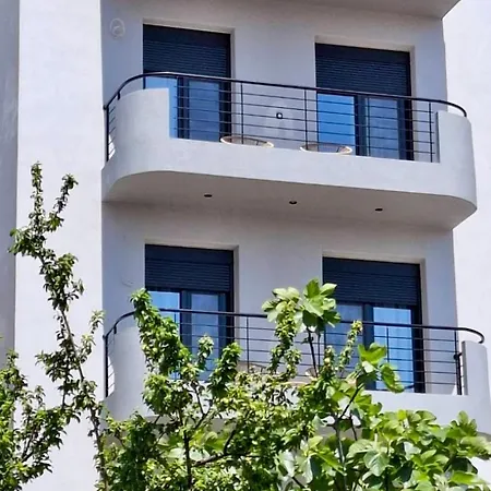 Antheon Aparthotel 4*