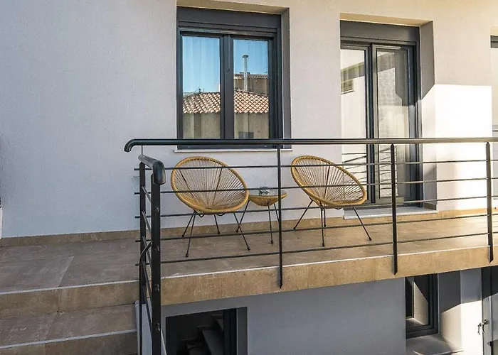 Antheon Aparthotel 4*