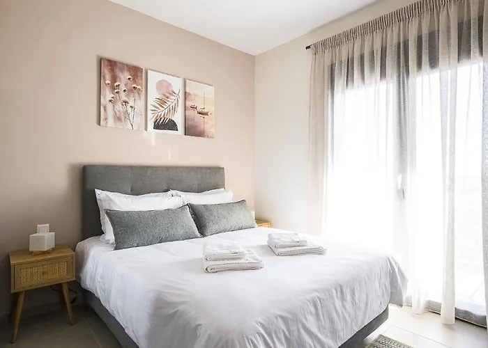 Aparthotel Antheon 4*