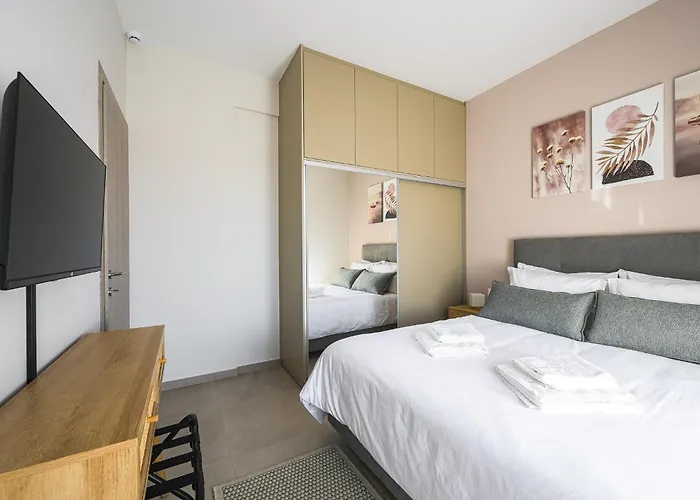 Aparthotel Antheon 4*