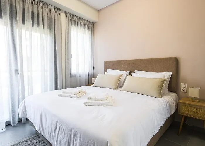 Antheon Aparthotel 4*