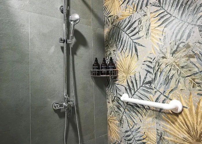 Antheon Aparthotel 4*